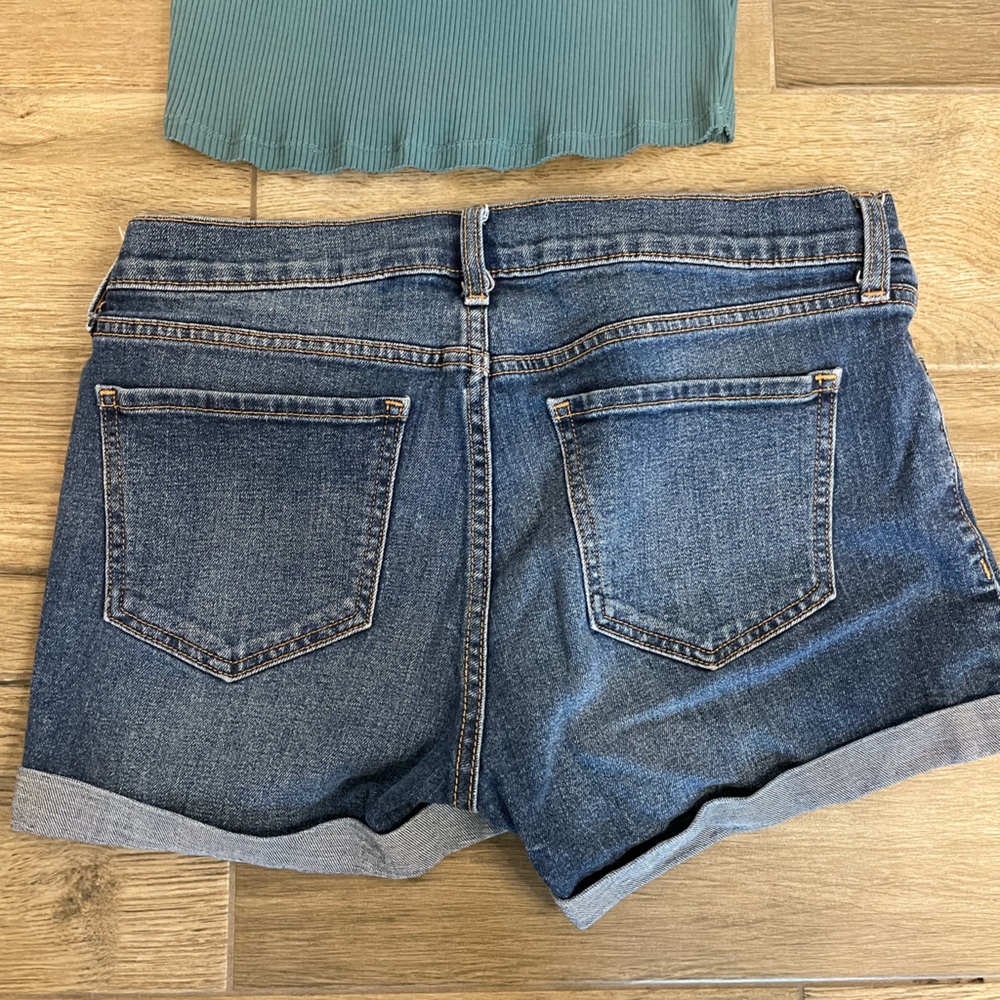 Old Navy Semi Fitted Jean shorts - Picture 4 of 5